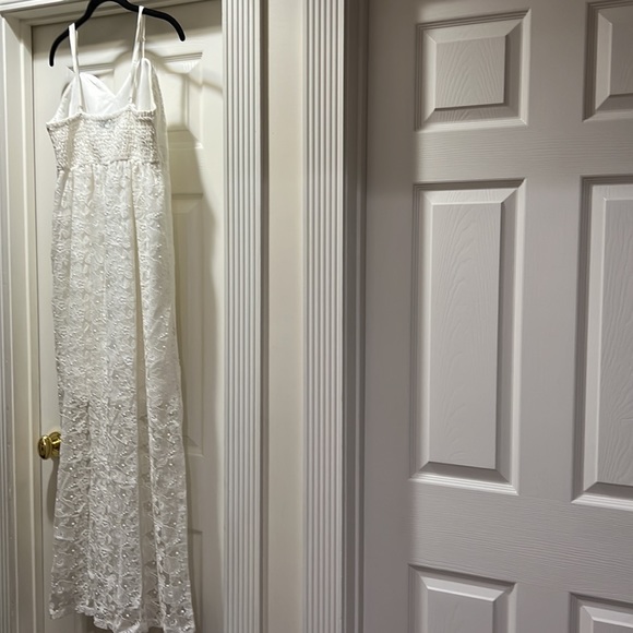 Buttons brand elegant white lace maxi dress with adjustable straps - Picture 2 of 8